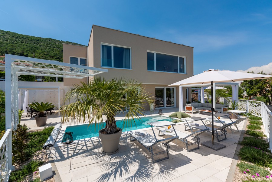 Villa moderna con piscina e terrazza in Istria, offerta da Panorama Scouting