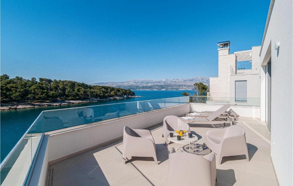 Villa di lusso con vista mare e terrazza sull'isola di Brac, Croazia