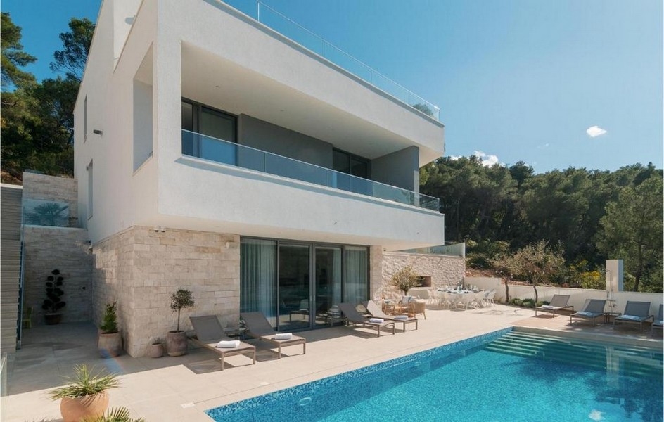 Moderna villa di lusso con piscina e terrazza sull'isola di Brac, Croazia