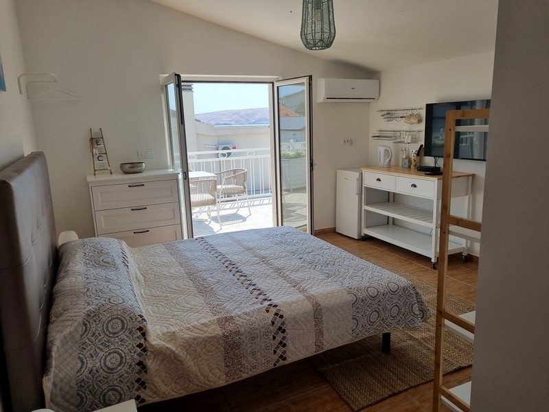 Monolocale con letto matrimoniale e vista mare in Croazia
