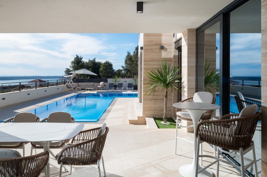 Villa in vendita a Razanac, Zadar, Croazia - terrazza coperta con vista mare