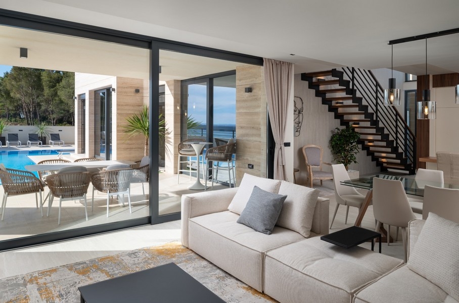 Villa in vendita a Razanac, Zadar, Croazia - soggiorno con accesso alla terrazza