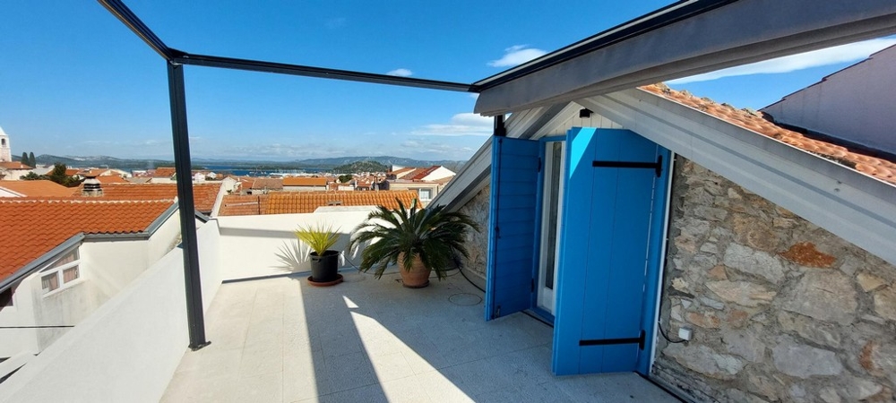 Terrazza sul tetto con vista mare a Murter, casa in vendita in Croazia