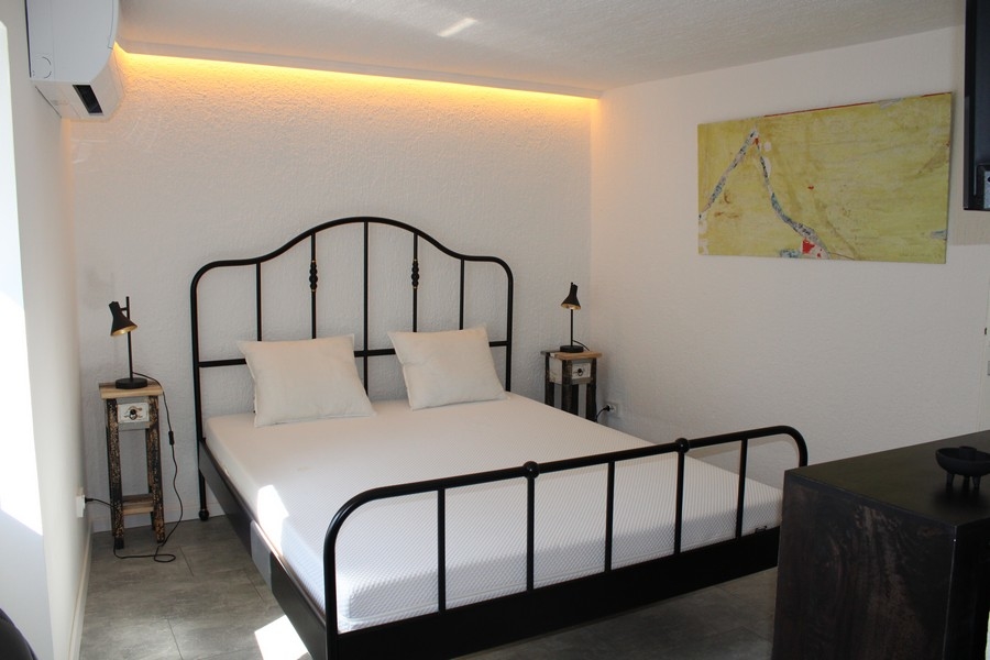 Camera da letto nella casa in pietra ristrutturata, Murter, acquisto casa in Croazia