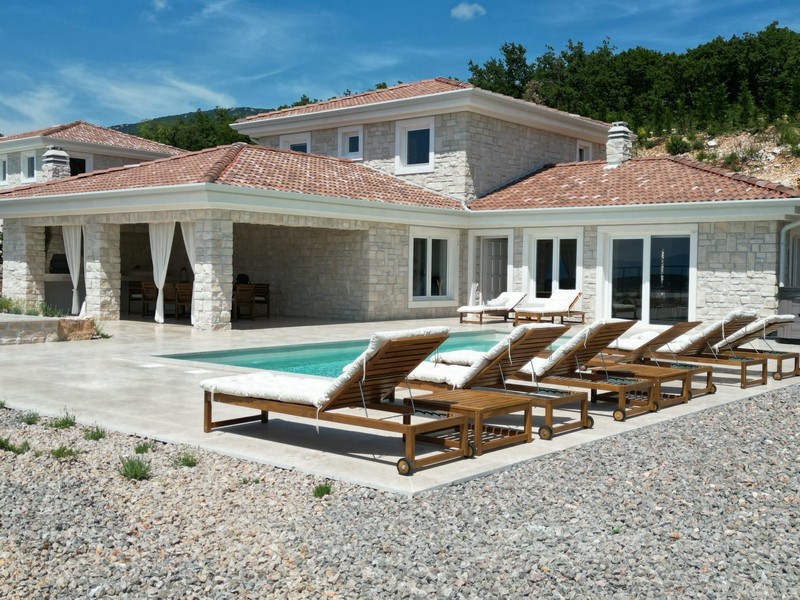 Villa mediterranea con piscina in vendita in Croazia - Panorama Scouting H3009.