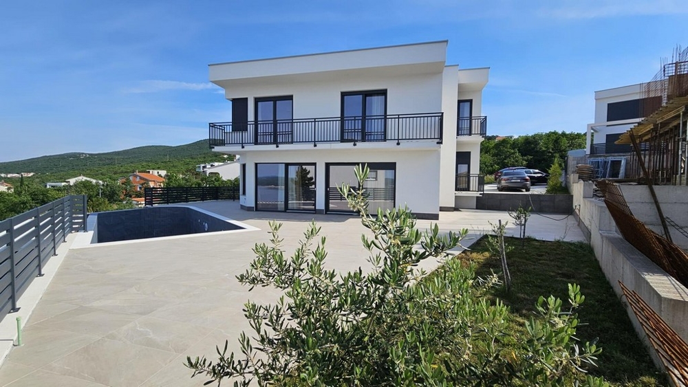 Villa moderna con piscina a sfioro e vista mare, ideale per acquistare una villa in Croazia
