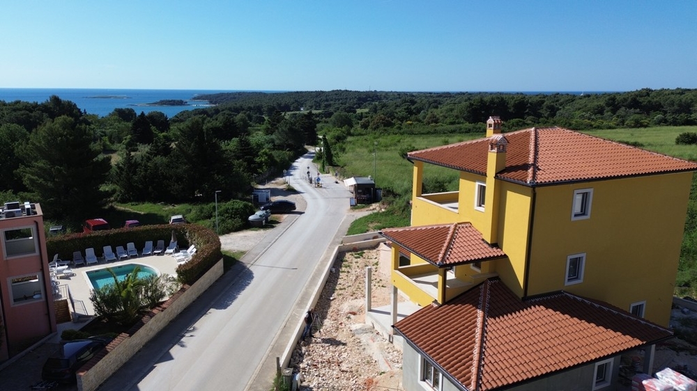 Villa in Croazia in fase di costruzione, situata su una strada tranquilla con vista panoramica sul mare e sulle aree verdi circostanti