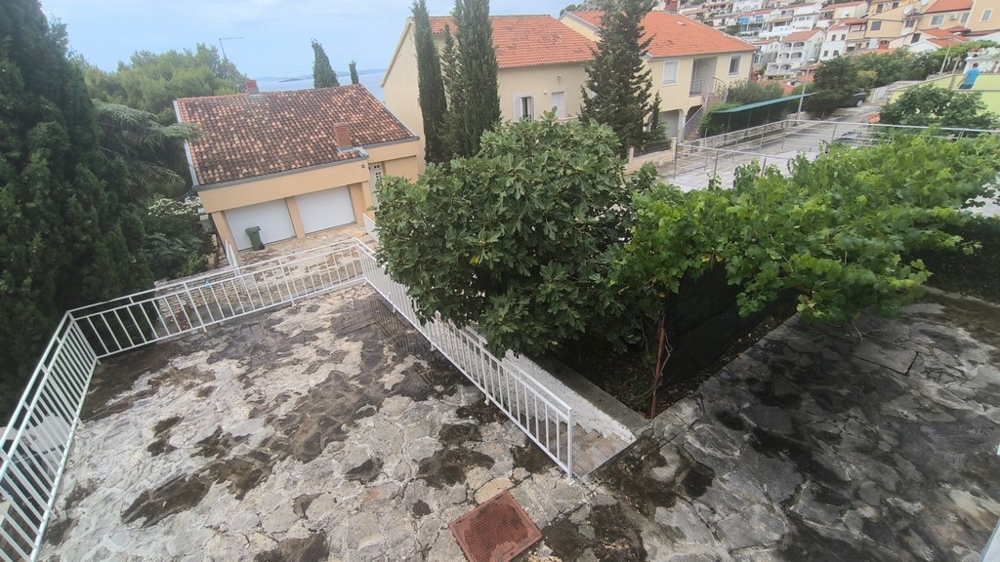 Casa con ampia terrazza