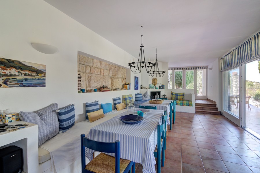 Cucina mediterranea nella casa H3033, in vendita vicino a Senj in Croazia.