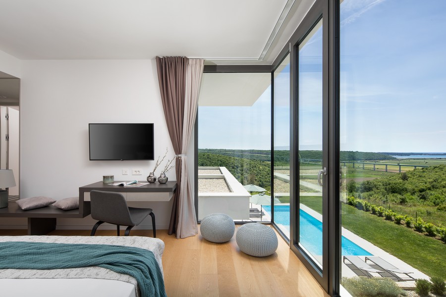 Camera da letto con vista mare - immobile di lusso H3039.