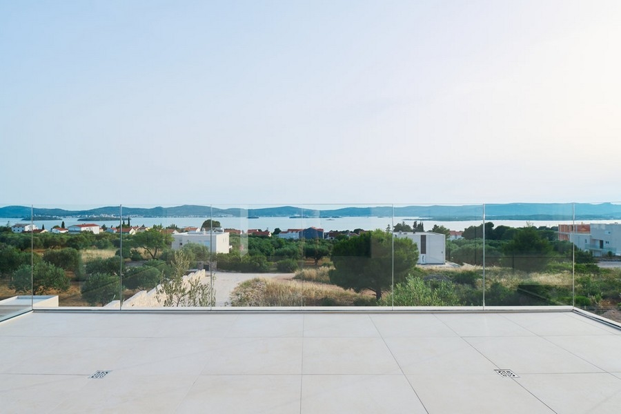 Vista mare dall'ampia terrazza dell'immobile H3040, Sveti Filip i Jakov.