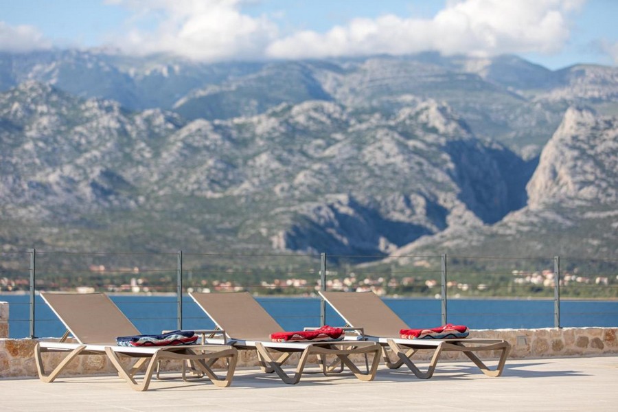 Vista sul massiccio del Velebit dall'immobile H3355 in Croazia.