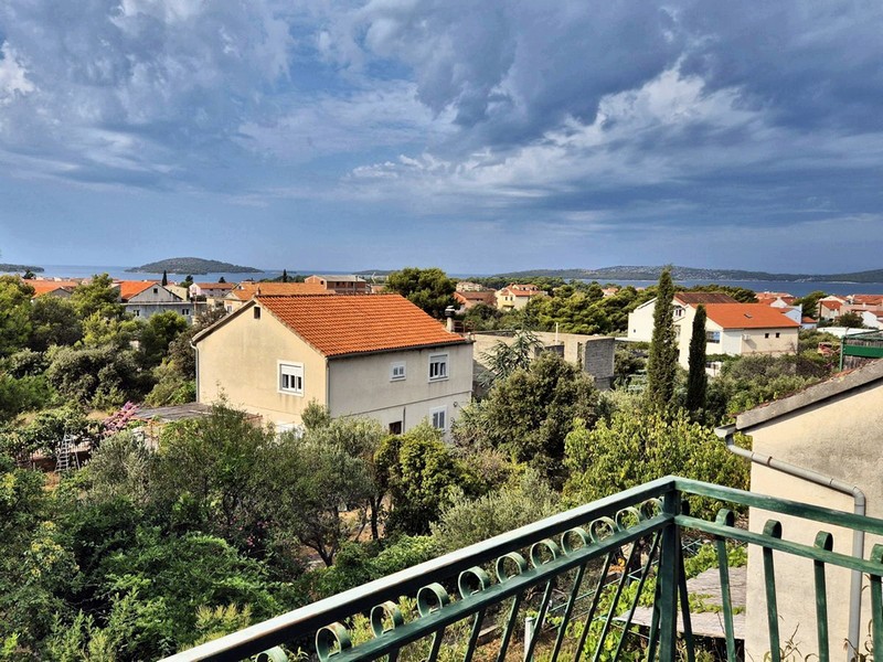 Casa con vista mare in vendita in Croazia - H3359 presso Sibenik.