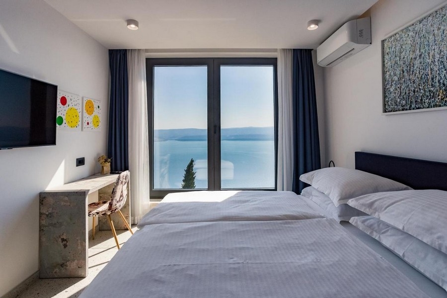 Dormire con vista mare - splendida vista dalla camera da letto dell'immobile H3389.