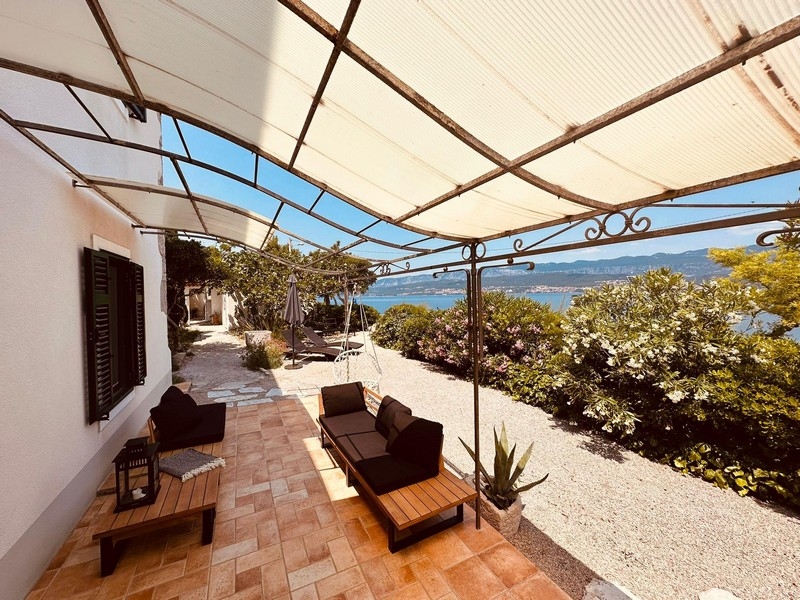 Terrazza con vista mare, zona relax e giardino
