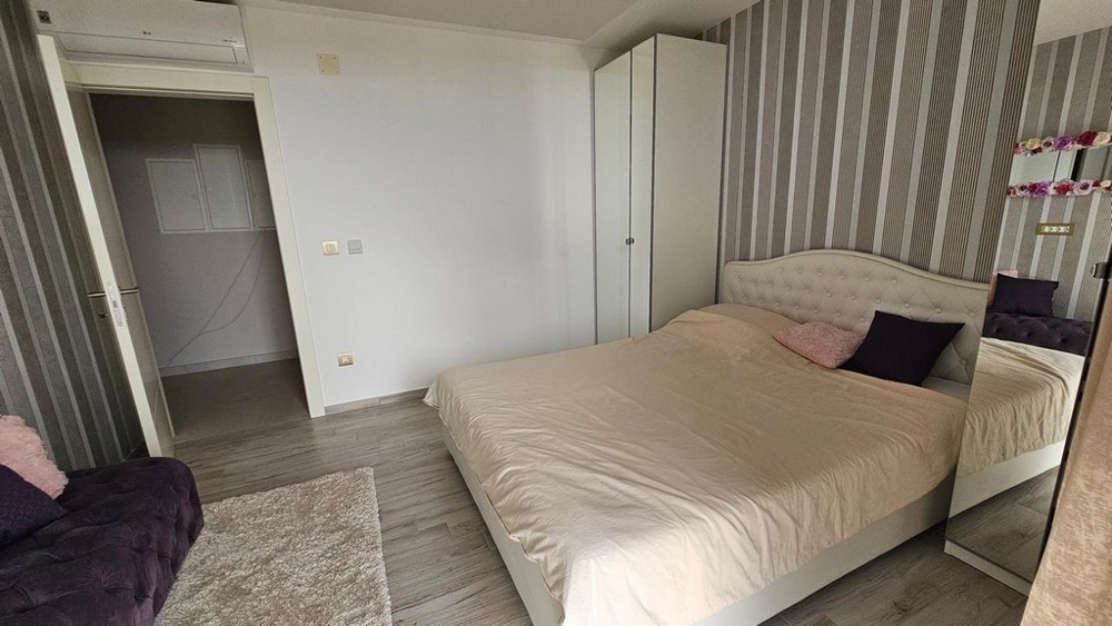 La prima camera da letto con accogliente letto matrimoniale dell'immobile H3436.