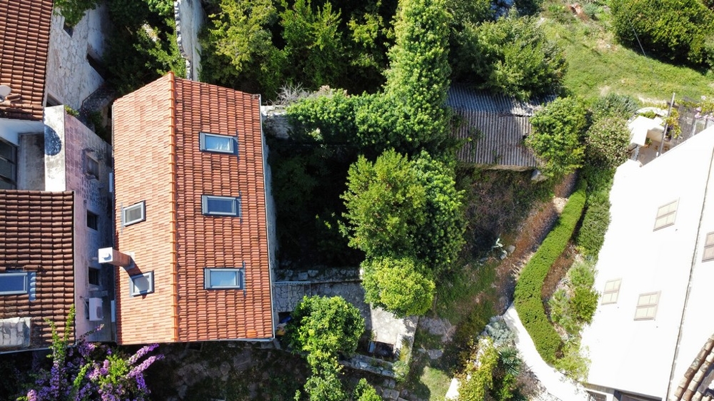 Casa mediterranea con piccolo giardino in vendita in Croazia - Panorama Scouting H3442.