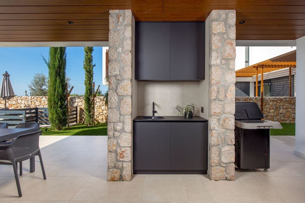 Area barbecue e cucina estiva della villa H3450