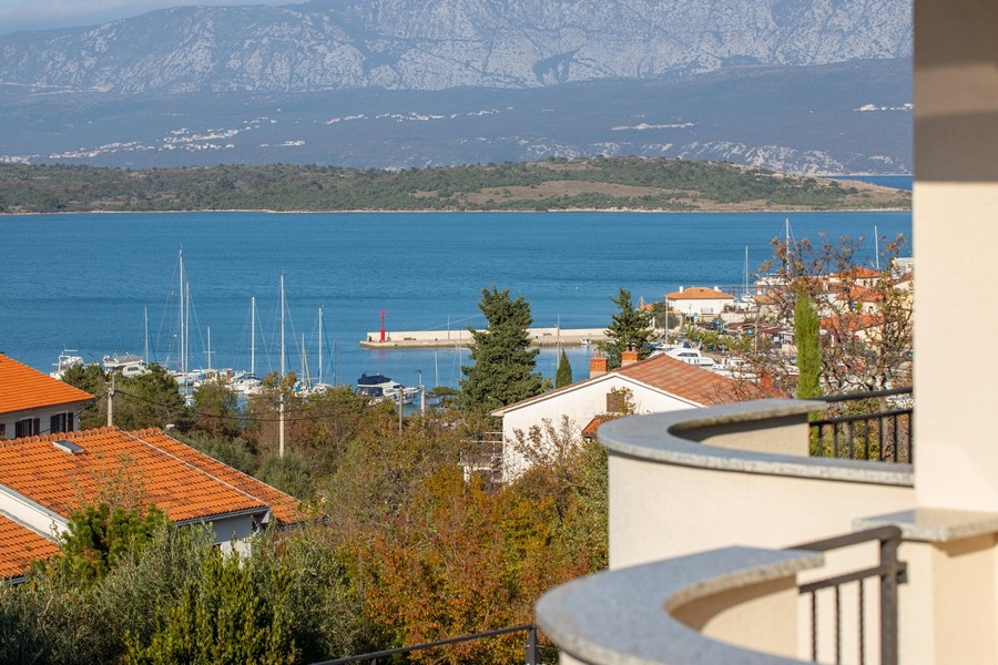 Vista mare dalla terrazza della casa, in vendita sull'isola di Krk.