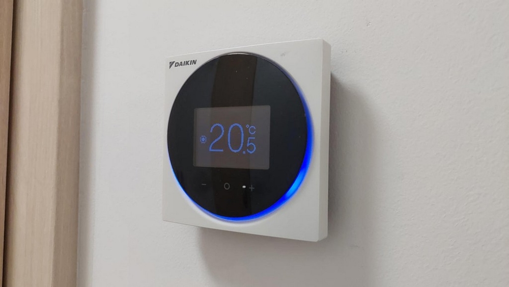 Termostato a parete, moderno impianto di climatizzazione