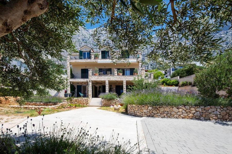 Villa mediterranea con giardino