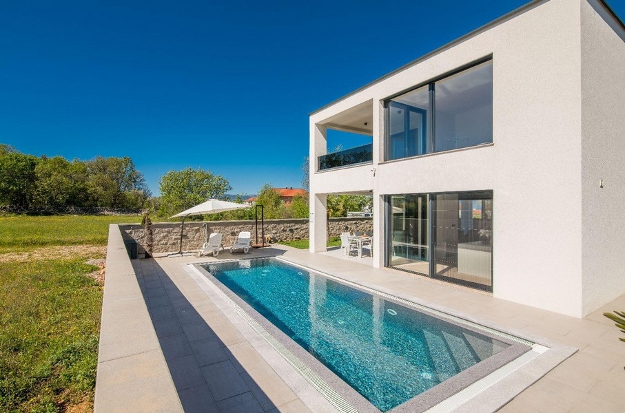 Villa moderna con piscina in vendita sull'isola di Krk - Panorama Scouting H3528