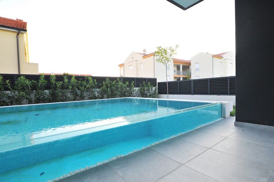 Piscina dal design moderno