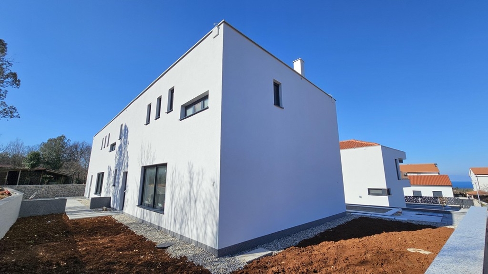 Casa bifamiliare di nuova costruzione dal design moderno