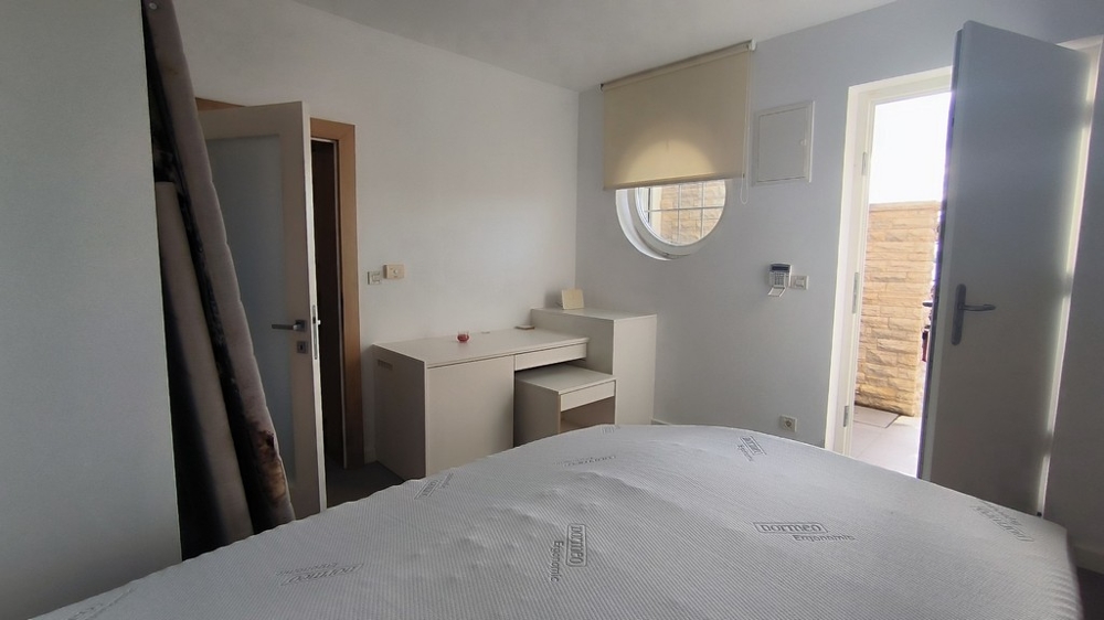 Camera da letto luminosa con uscita sulla terrazza