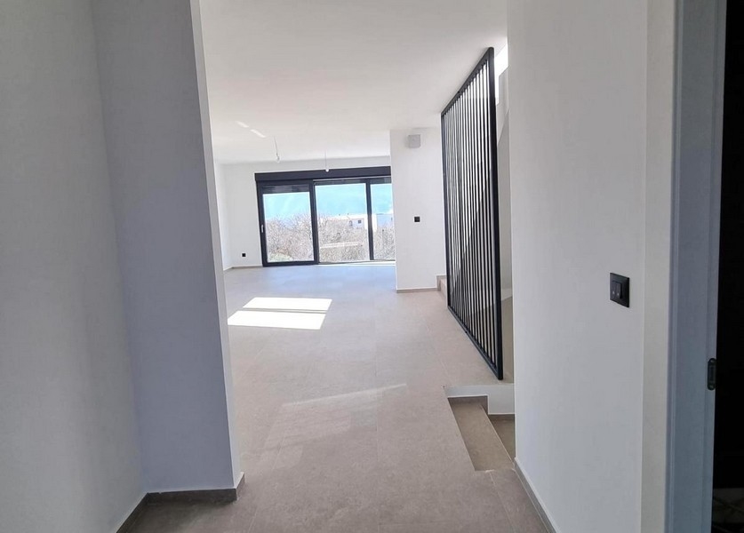 Corridoio con accesso alla zona giorno e vista mare