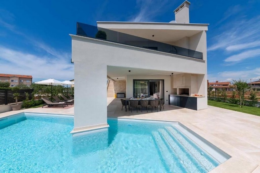 Villa vicino a Porec con piscina e zona pranzo coperta