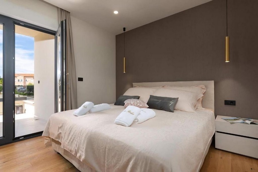 Camera da letto con accesso al balcone