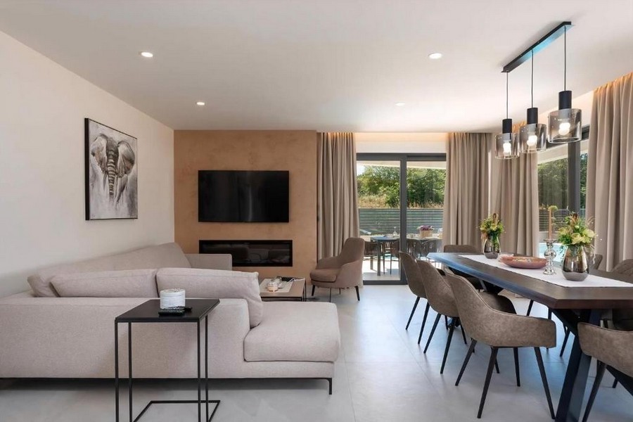 Zona giorno con sala da pranzo e Smart TV