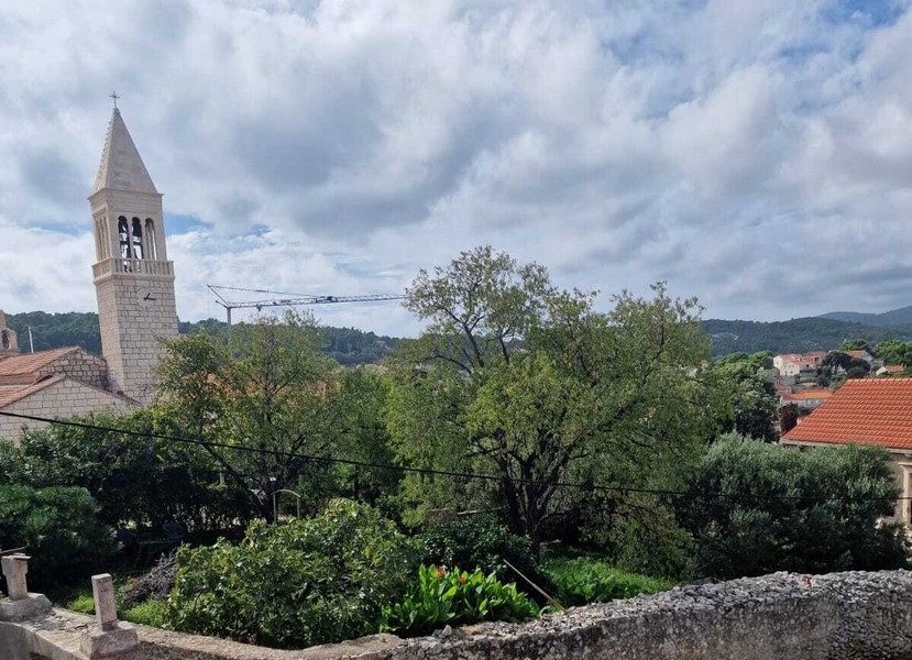 Vista sul campanile e sulla città vecchia