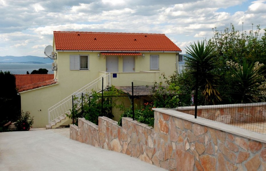 Vista esterna della casa con vista sul mare