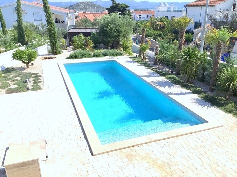 Piscina e terrazza della villa H3592 in Croazia.