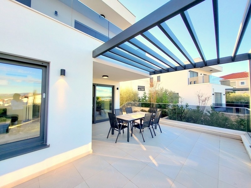Terrazza coperta con salottino