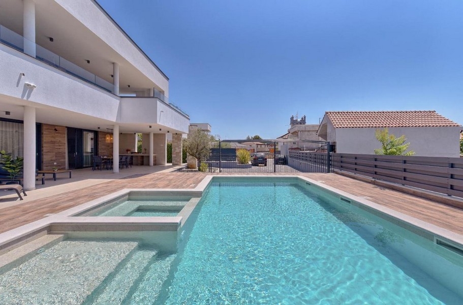 Villa di lusso con piscina in vendita in Croazia - Panorama Scouting.
