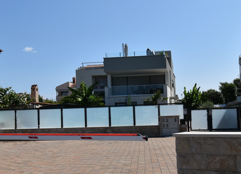 Villa moderna con tetto piano a Novigrad