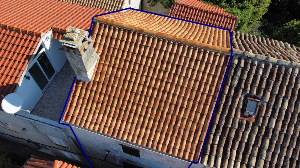 Veduta aerea con la zona del tetto segnalata