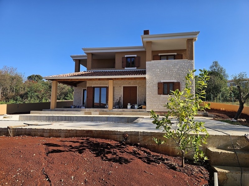 Casa in pietra mediterranea (nuova costruzione) con piscina in Istria in vendita.