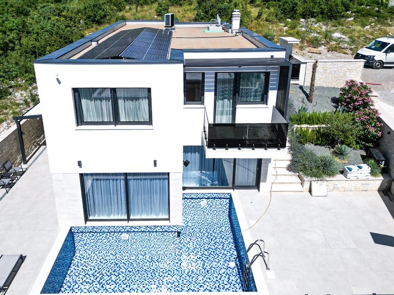 Villa moderna con piscina e impianto solare - immobile H3630.