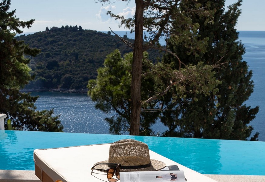 Piscina e vista mare panoramica della villa di lusso H3637 in Croazia.