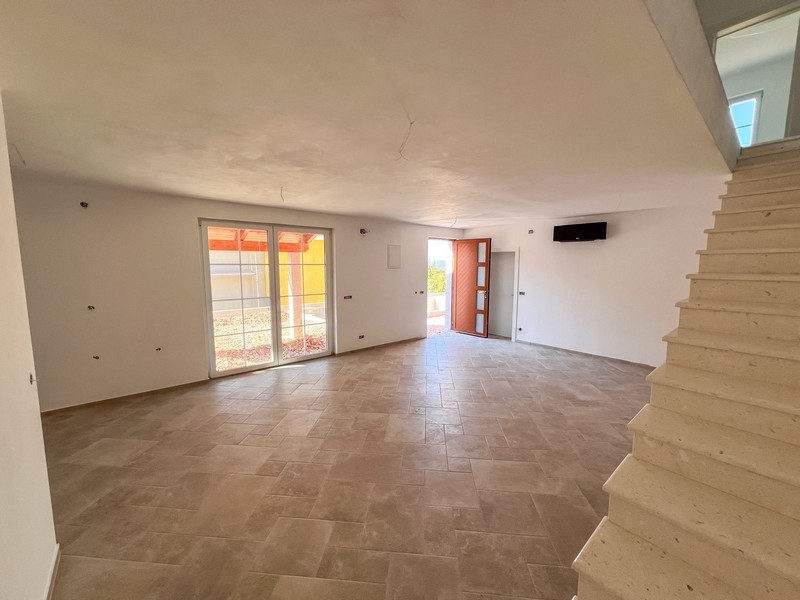 Zona giorno con accesso alla terrazza
