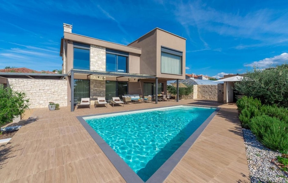 Villa moderna con piscina e bella vista mare in vendita in Istria.