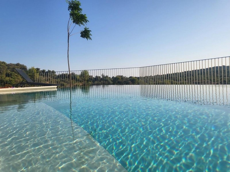 Piscina dell'immobile di lusso H3645 in Croazia - Panorama Scouting.