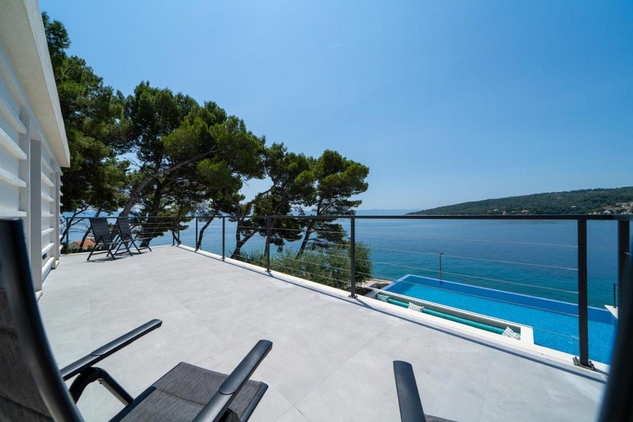 Terrazza con vista mare panoramica e piscina