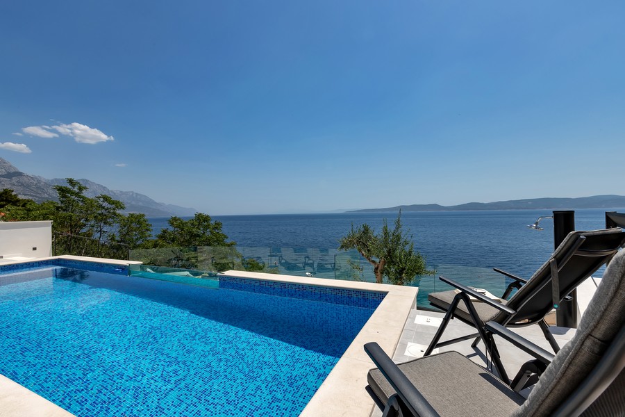 Villa con vista mare panoramica e piscina in primo piano - immobile H3654.