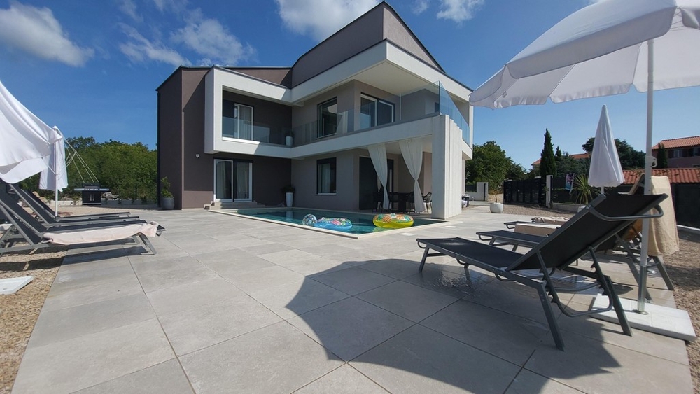 Casa moderna con piscina in vendita - isola di Krk H3667.