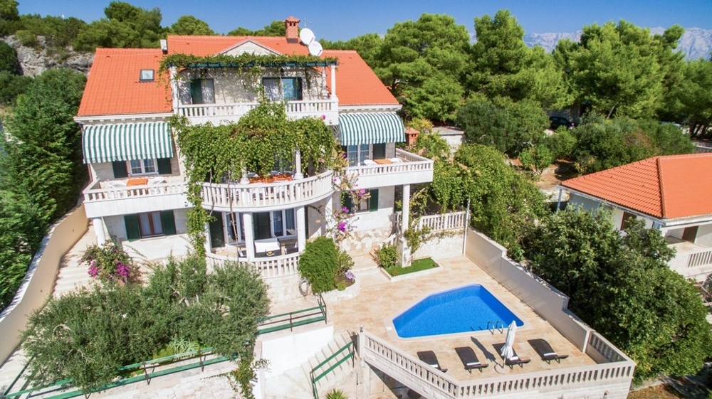 Villa mediterranea con piscina in vendita - Panorama Scouting.